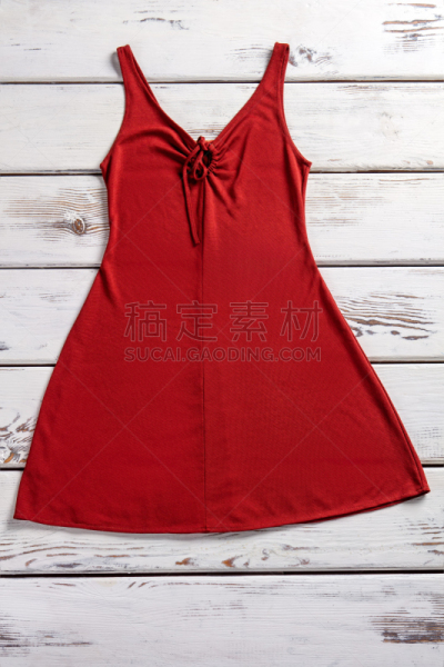 红色裙子,锁眼领口,垂直画幅,美,纺织品,领口,美人,架子,外衣,裁缝