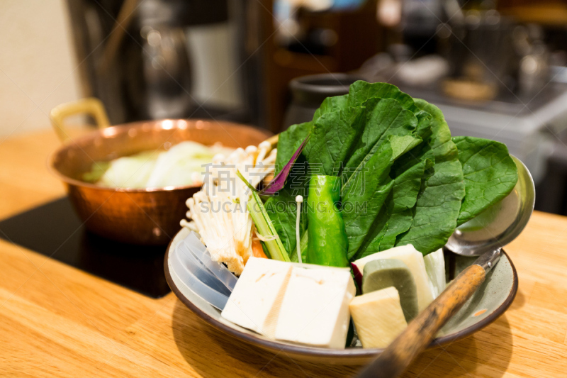 涮涮锅,蔬菜,室内,胡萝卜,水平画幅,无人,日本食品,蔬菜叶,金针菇,豆腐