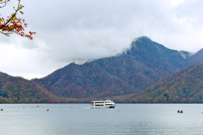 中禅寺湖,观光船,十月,日光市,纯净,环境,水面,色彩鲜艳,著名景点,自然美