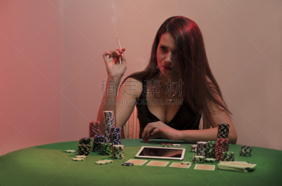 女性,进行中,扑克,专业人员,风险,休闲活动,青年人,看,水平画幅
