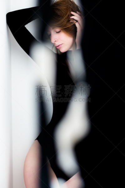 女人,衣服,注视镜头,个性,白色人种,青年人,垂直画幅,美,艺术,美人