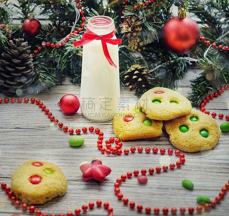 酥饼,牛奶,糖果,方形画幅,饼干,多色的,巧克力脆片,玻璃杯,上菜,圣诞装饰物