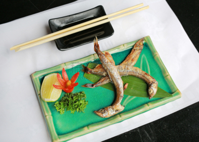 格子烤肉,鱼类,日本食品,开胃品,鱼子,海产,日本人,白色,柠檬,竹子