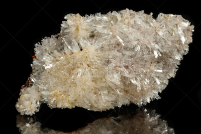 矿物质,异极矿,水晶,黑色背景,摇滚手势,石材,大特写,钙,自然界的状态,背景分离