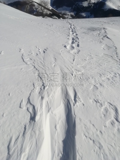 穿雪鞋走路运动,山,友谊,自然,周末活动,人,黑山,自由,垂直画幅,冬天