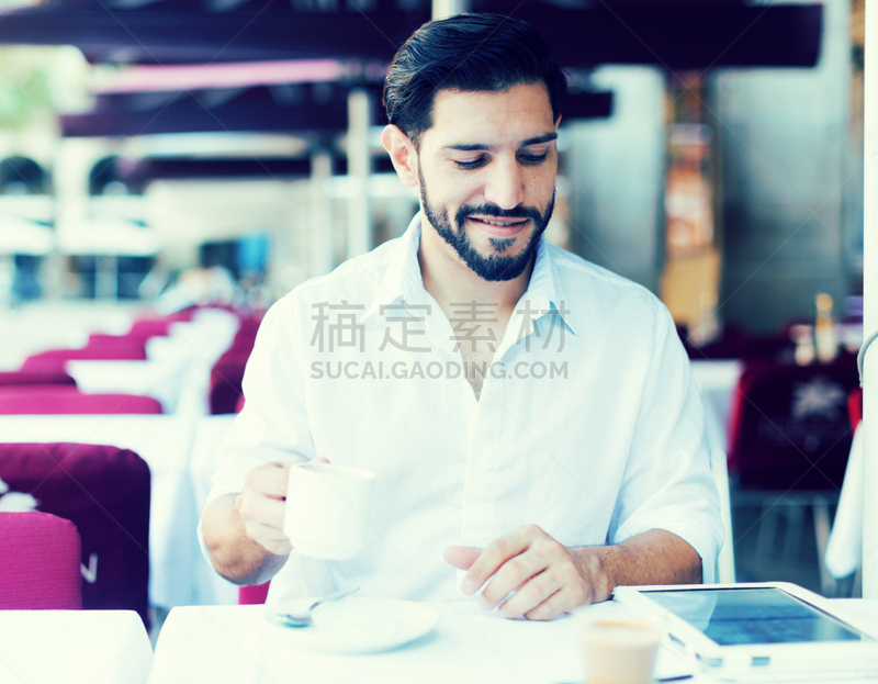 夏天,茶水间,咖啡,男人,络腮胡子,水平画幅,户外,饮料,白人,黑鹦嘴鱼