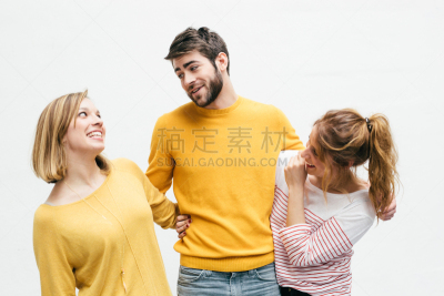 学生,舞台,个性,一夫多妻制,一群女人中间的一个男人,色彩饱和,三个人,男朋友,戏剧表演,红发人