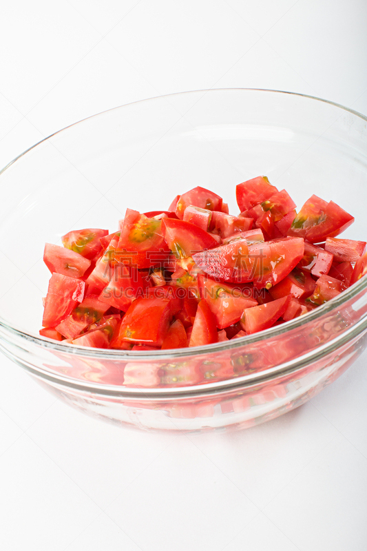 sliced ??tomato slices in a bowl