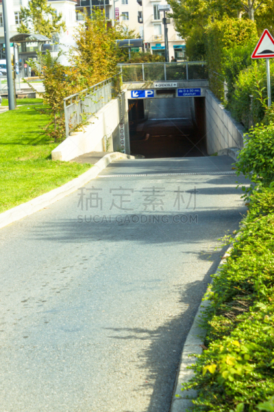 地下的,进口标志,垂直画幅,在下面,灰色,路,户外,沥青,车库,汽车