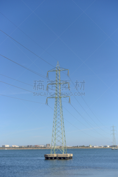 水,突尼斯市,电力线,海港,电缆,垂直画幅,天空,能源,无人,夏天