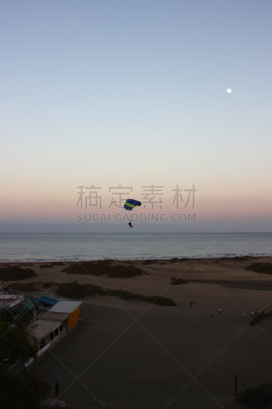 降落伞运动,海滩,观众,地形,户外,夜晚,夏天,多色的,黄色,热