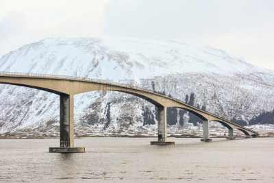 挪威, 罗弗敦群岛 ,桥,斯堪的纳维亚半岛,雪,湖,夏天,户外,建筑,混凝土