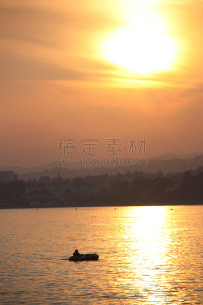 船,橡胶,桨叉架船,埃斯特波纳,充气艇,拖捞船,垂直画幅,水,天空,夏天