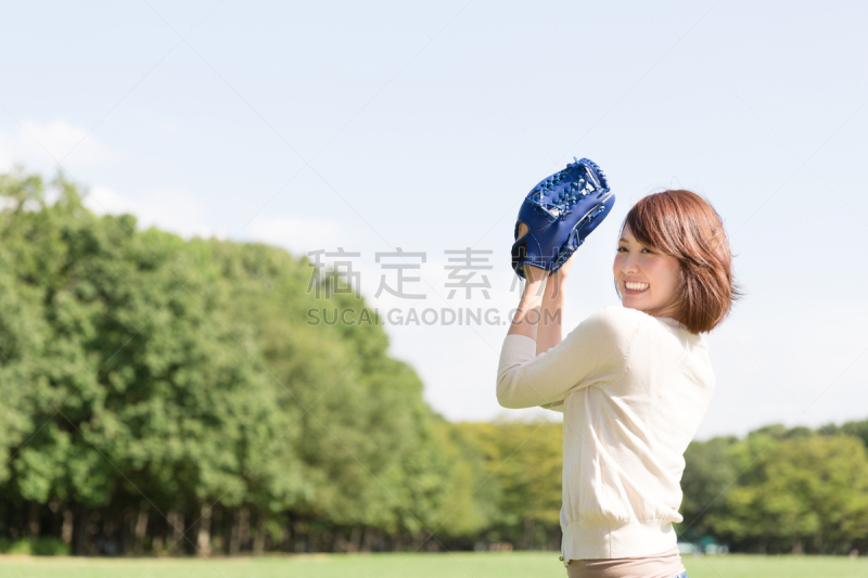 传球游戏,日本人,女人,棒球手套,捕手手套,棒球,运动手套,公园,水平画幅,进行中