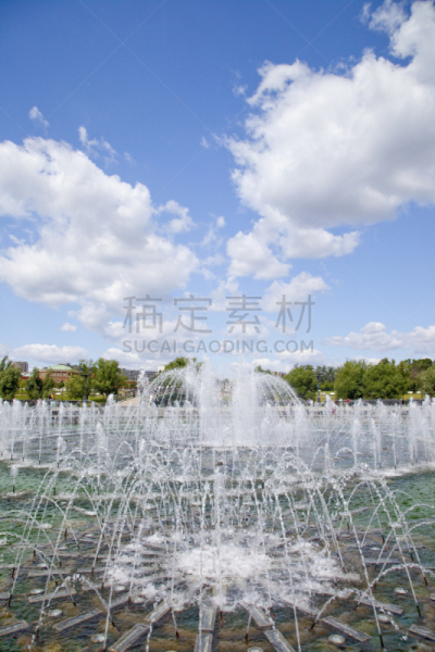 喷泉,垂直画幅,水,天空,公园,无人,蓝色,饮水喷泉,夏天,户外