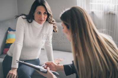 女人,辅导讲座,真实的人,专业人员,健康,青年女人,住宅内部,心理健康专业人员,起居室