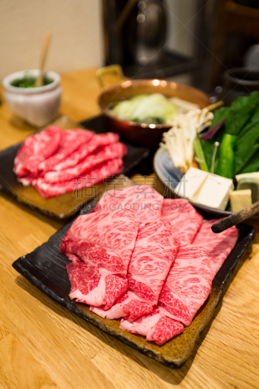 涮涮锅,金针菇,日式炖菜,餐桌,餐具,垂直画幅,饮食,圆形,无人,膳食