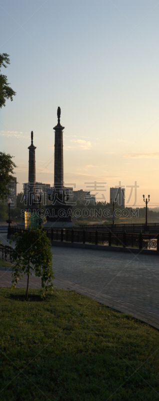 早晨,顿涅茨克,桥,垂直画幅,水,天空,夏天,户外,都市风景,黎明