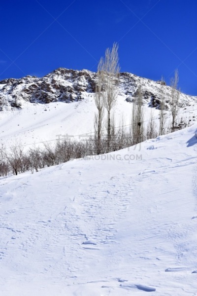 伊斯法罕,伊朗,滑雪场,呕吐物,扎格罗斯山脉,伊斯法罕省,深雪,雪板,滑雪板,垂直画幅