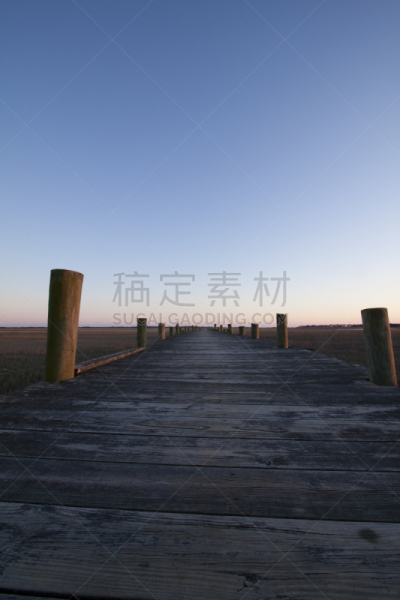 码头,木制,沼泽,栈桥码头,在上面,消失点,富丽海滩,查尔斯顿,南卡罗来那,垂直画幅
