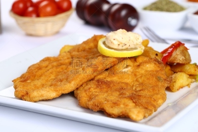 炸猪排,鱼类,格子烤肉,海产,柠檬,火鸡肉,晚餐,炸薯条,书桌,鸡肉