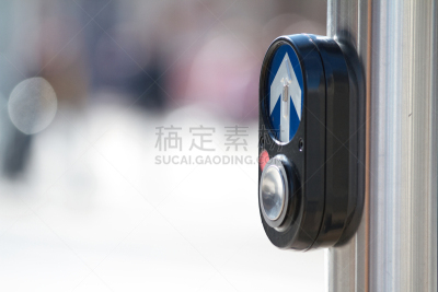 交通,人行横道,照明设备,按钮,在活动中,行人交叉路标志,城市生活,部分,交通箭头标志,路口