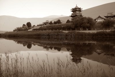 月牙泉,敦煌,甘肃省,中国,鸣沙山,巴禅沙丘,棕褐色调,沙漠绿洲,戈壁滩,著名自然景观