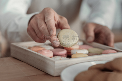 特写,酥皮糕点,困窘,业主,芳香的,顾客,制服,经理,男性,甜点心
