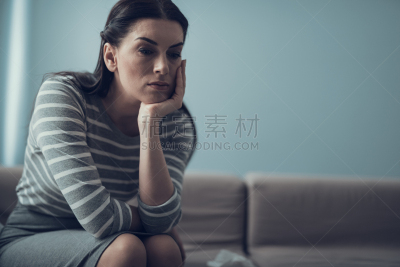 女人,办公室,沮丧,斜靠,肘,注视镜头,健康保健,药,肖像,一个人