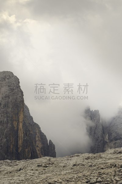 雾,阿尔卑斯山脉,岩石区,特雷韦莱斯,哈格尔山脉,南阿尔卑斯山脉,蒂罗尔州,垂直画幅,天空,灵性