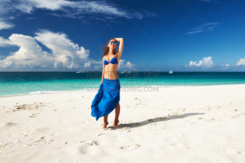 海滩,女人,晒黑,天空,度假胜地,水平画幅,沙子,夏天,户外,享乐