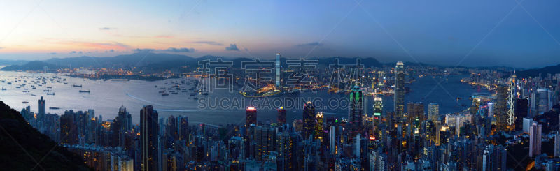 维多利亚港,长江中心,西九龙,山顶凌霄阁,青马大桥,中环广场,湾仔,全球财政,太平山,新界