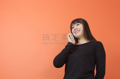 女人,手机,翻盖手机,美,留白,四肢,水平画幅,美人,黑发,仅成年人