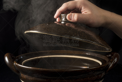 锅,日本,传统,烹调用具,粘土,日式炖菜,日式火锅菜,沸腾的,蒸汽,黑色背景