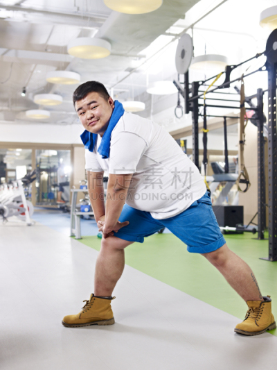 男人,腿举,垂直画幅,男性,仅男人,仅成年人,青年人,成年的