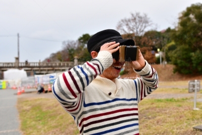 鸭川,京都府,耳麦,日本人,男人,网络空间,增强现实,水平画幅,进行中,户外
