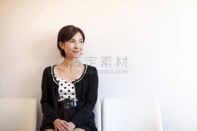 椅子,女人,透过窗户往外看,办公室,水平画幅,销售职位,办公椅,仅成年人,日本人,等候室