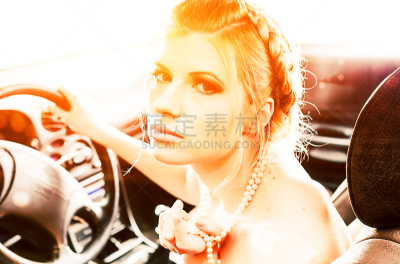 汽车,青年女人,颧骨,美,车轮,水平画幅,美人,珠宝,夏天,户外