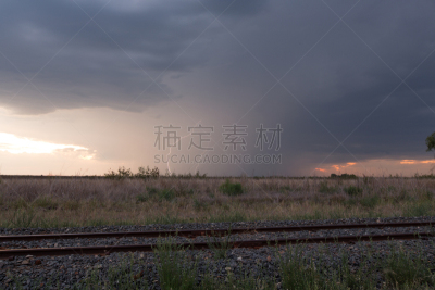 暴风雨,天空,动物嘴,水平画幅,能源,夜晚,无人,铁轨轨道,偏远的,户外