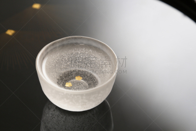 日本青酒,日本,清酒杯,金叶,快乐时光,餐具,留白,水平画幅,新年,含酒精饮料