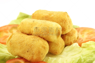 炸丸子,水平画幅,精制土豆,西红柿,莴苣,晚餐,裹面包屑,菜单,蔬菜,酥炸鱼