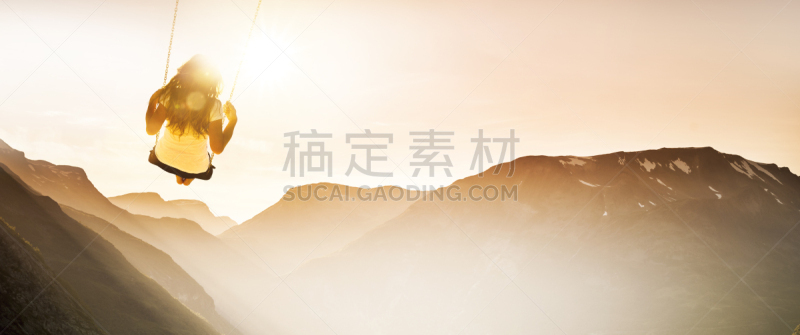 女性,活力,挪威,无忧无虑,一个人,女人,休闲活动,户外,欢乐,跷跷板