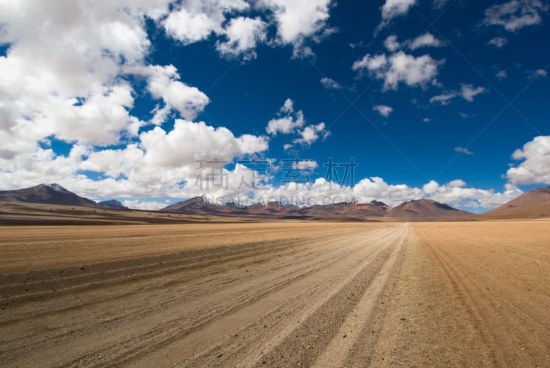 荒野公路,天空,夏天,自由,白色,万里无云,街道,地平面,极端地形,非都市风光