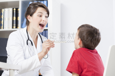 男孩,喉咙痛,喉部检查,喉,儿科医师,办公室,身体受伤,替代疗法,辅导讲座,喉咙