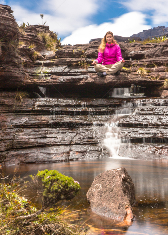 罗赖马山,平顶山,canaima,平顶山区,罗赖马州,委内瑞拉,垂直画幅,南美,水,无人