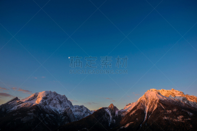 卡茨曼山和卡尔特高地,瓦茨曼山,月光背景,拉姆绍瑞姆骚,贝希特斯加登,贝希特斯加登地区,高山辉,巴伐利亚阿尔卑斯山区,上巴伐利亚,水平画幅