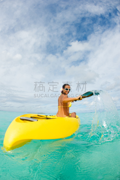 划船比赛,极限运动,垂直画幅,晒黑,水,天空,休闲活动,夏天,仅成年人,自由