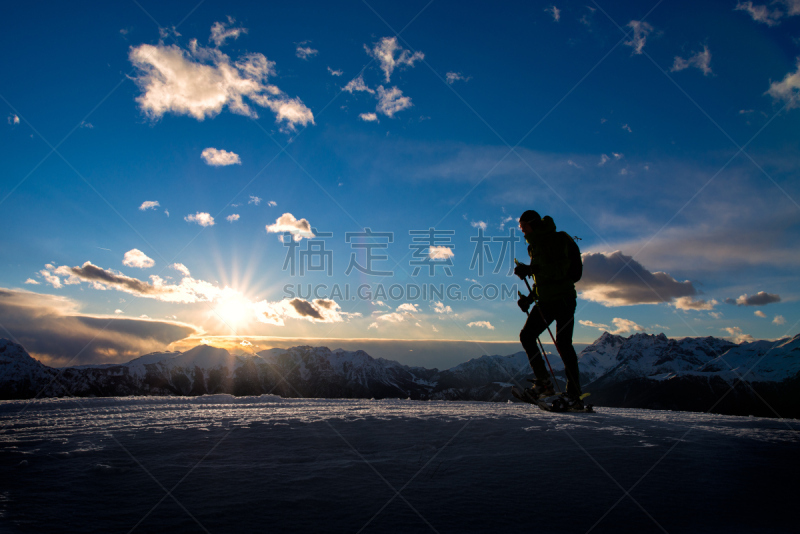 在上面,地球,雪,旅行者,仅男人,仅成年人,运动,冬天,雪鞋,旅游目的地