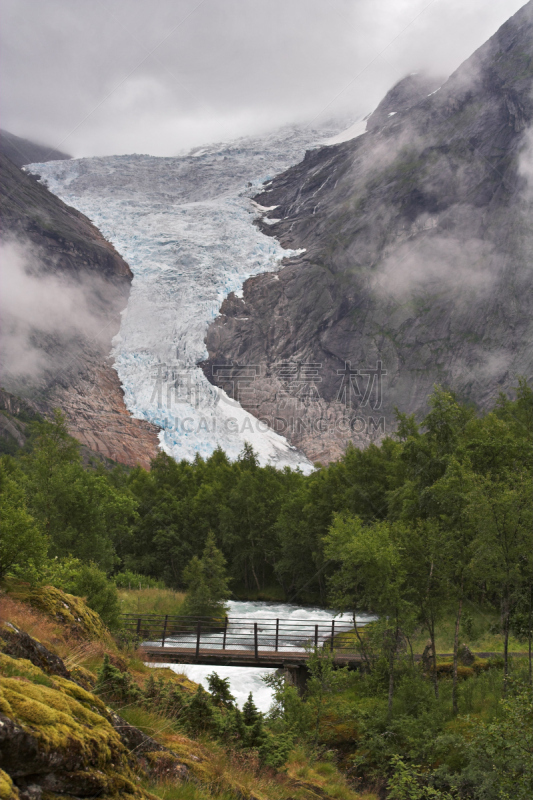 briksdalsbreen glacier,小溪,桥,在上面,垂直画幅,美,公园,休闲活动,枝繁叶茂,瀑布