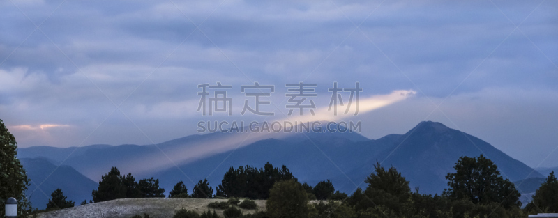 阳光光束,公园,水平画幅,山,毕底,夏天,户外,云景,明亮,树林